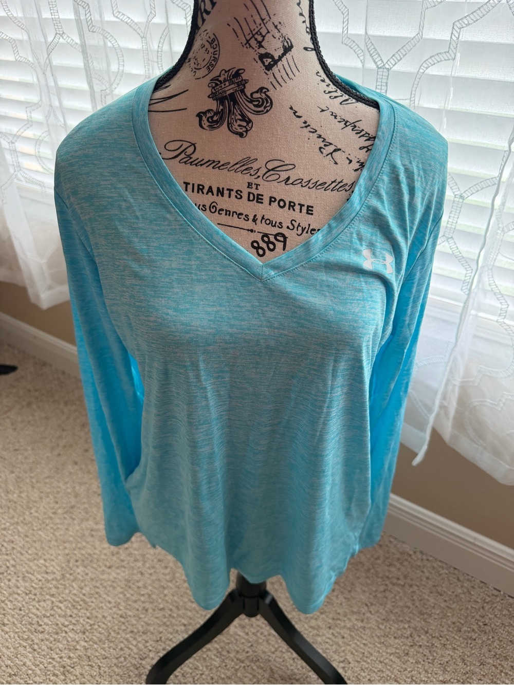 Under Armour Women's Light Turquoise Blue Long Sleeve V-Neck Top
